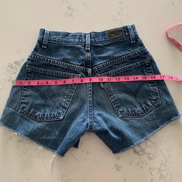 Vintage Levi’s Denim Shorts - Size 23/24 - Picture 7 of 9